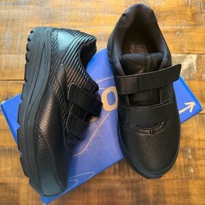 Brooks Addiction Walker V-Strap 2 Womens size 9 Wide/D Black Leather Like New